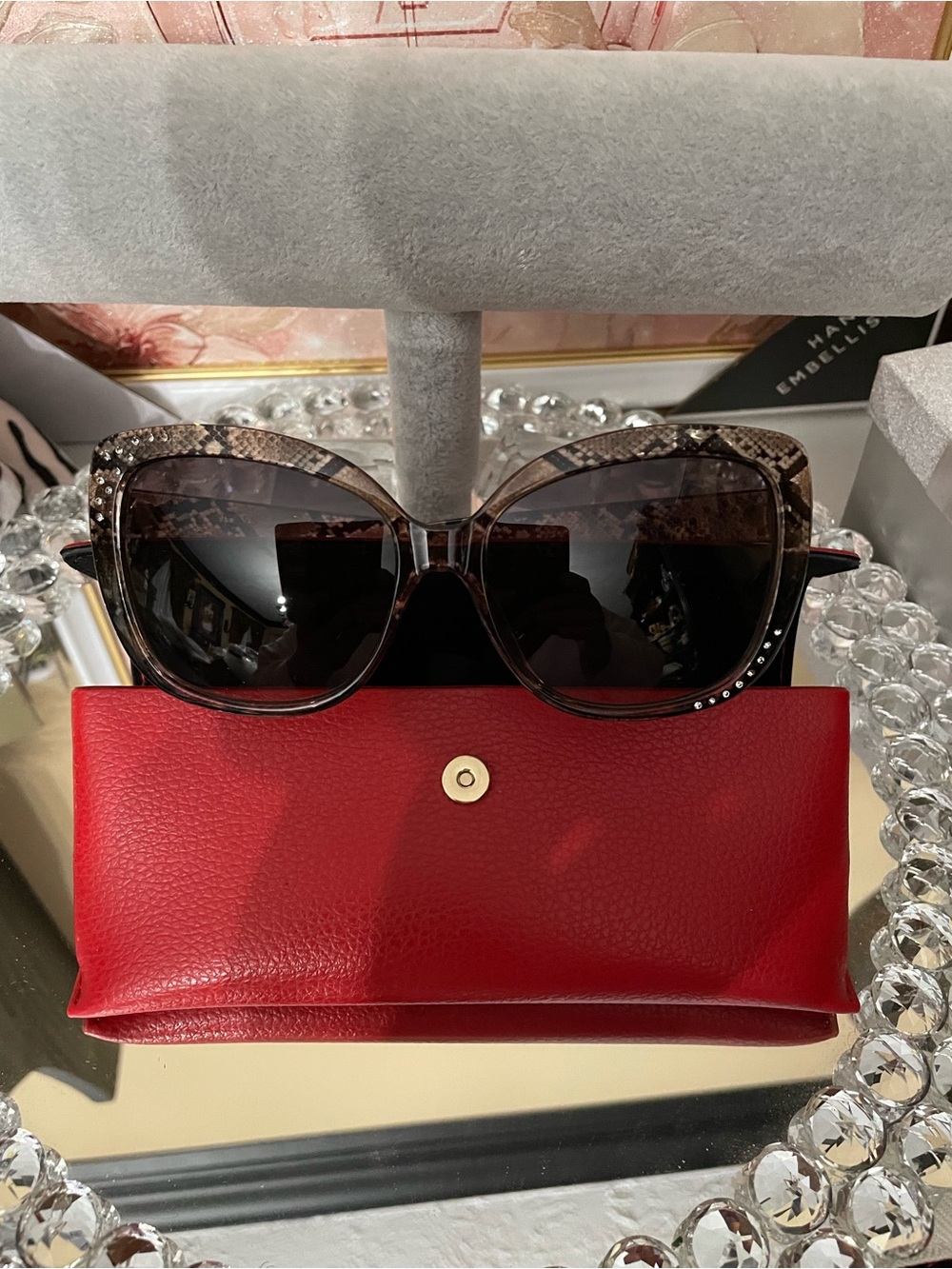 GUESS Tortoiseshell Cat-Eye Women's Sunglasses with Red Case NEW